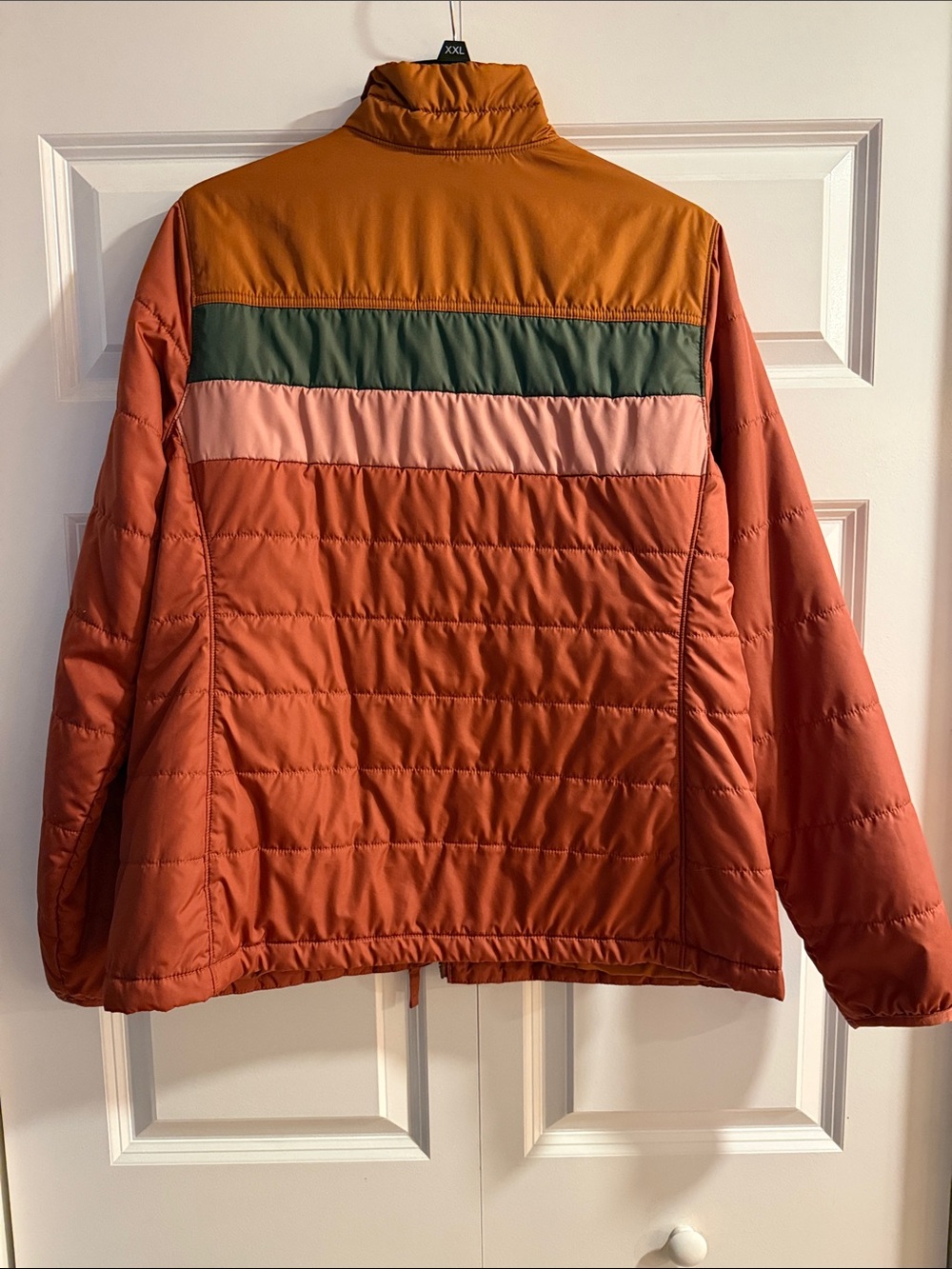 LL Bean Women’s Mountain Classic Puffer Jacket Colorblock Size L - Picture 3 of 4